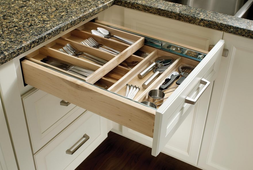 https://www.medallioncabinetry.com/wp-content/uploads/2018/12/Tiered-Cutlery-Divider2-l-880x593.jpg