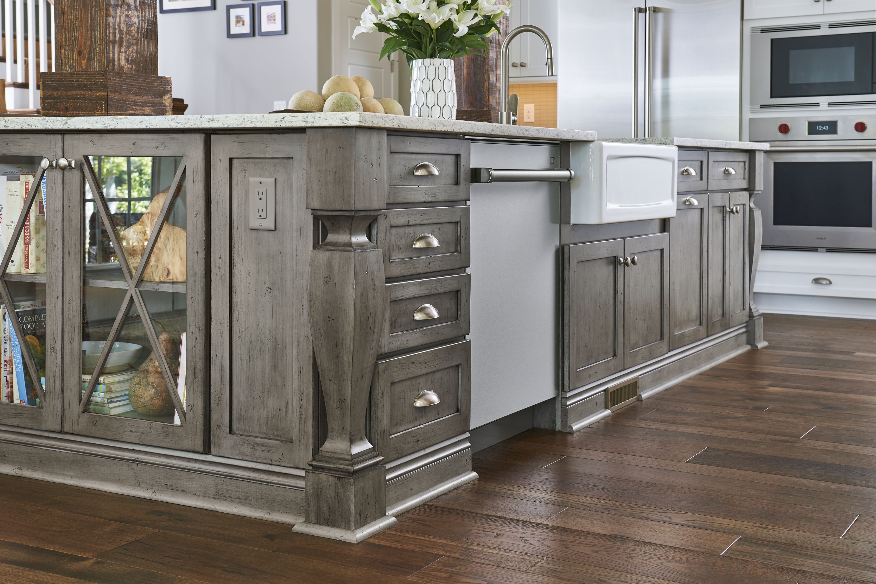 Medallion Classic White with a Twist